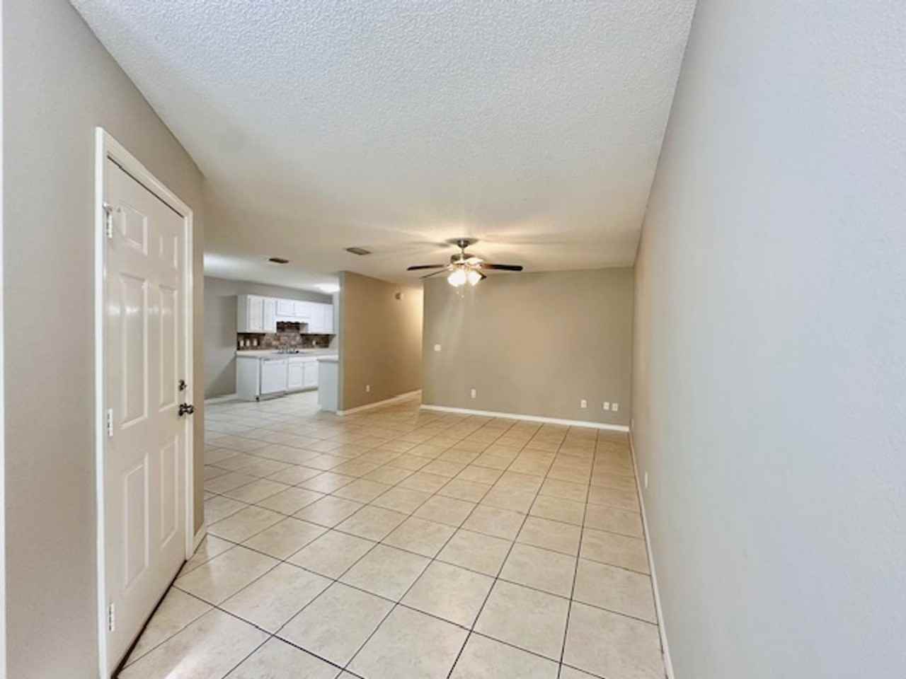 29 E Lane Dr - Photo 3 of 36