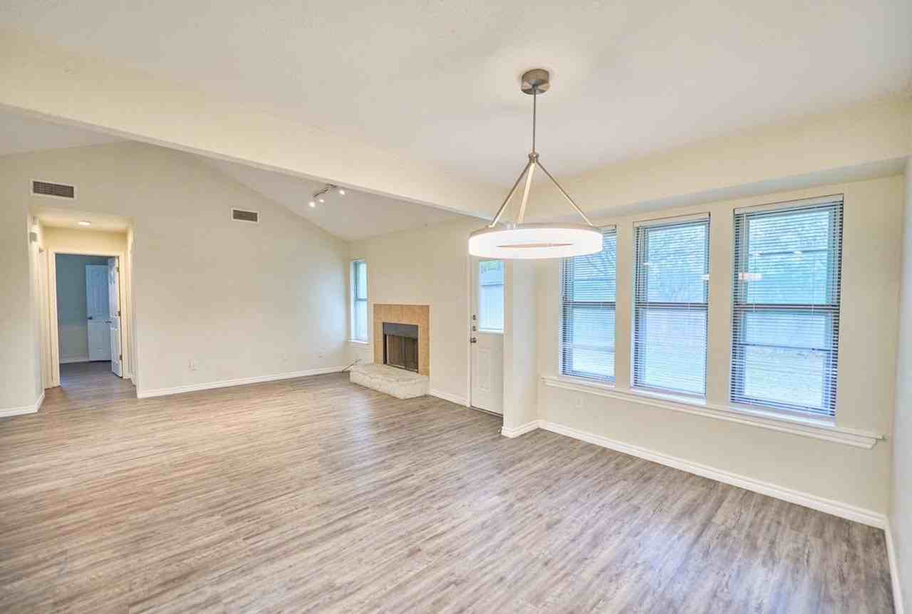 2510 Greenbriar Dr - Photo 6 of 21