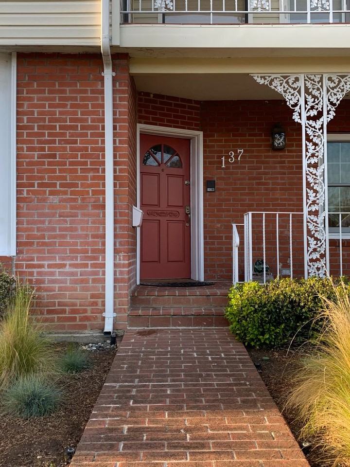 137 Covington St - Photo 2 of 14