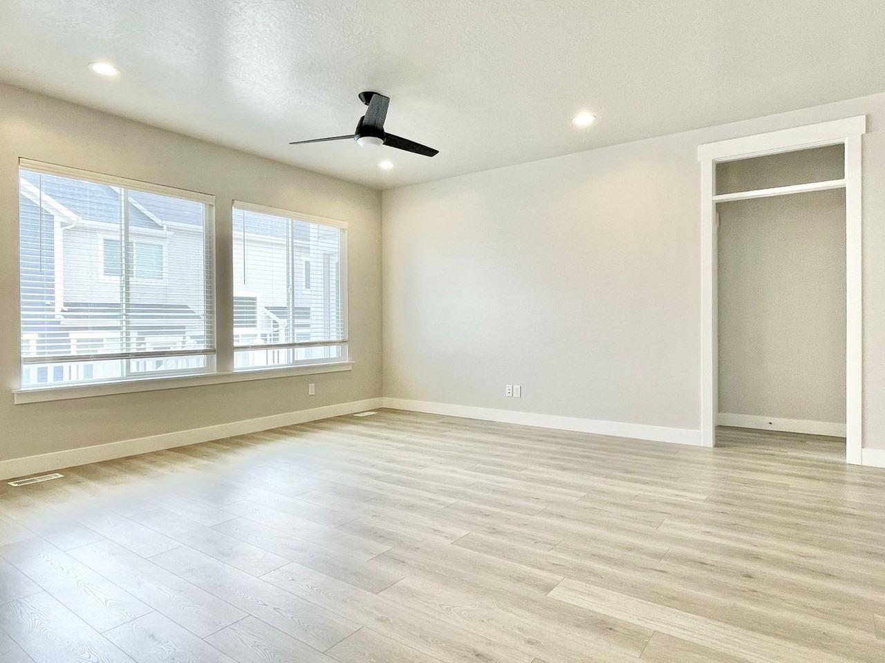 1572 N 3950 W - Photo 5 of 28