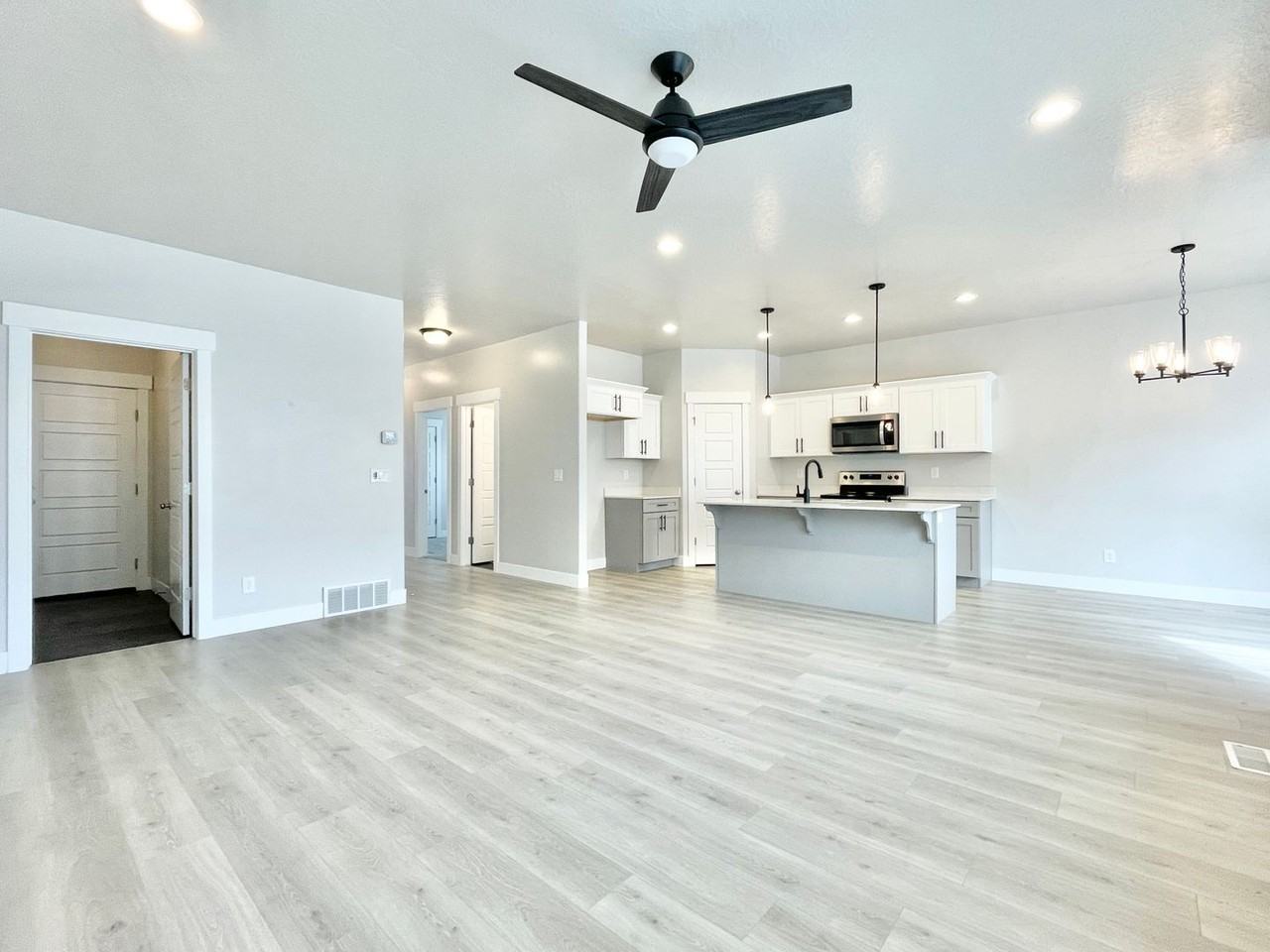 1572 N 3950 W - Photo 7 of 28