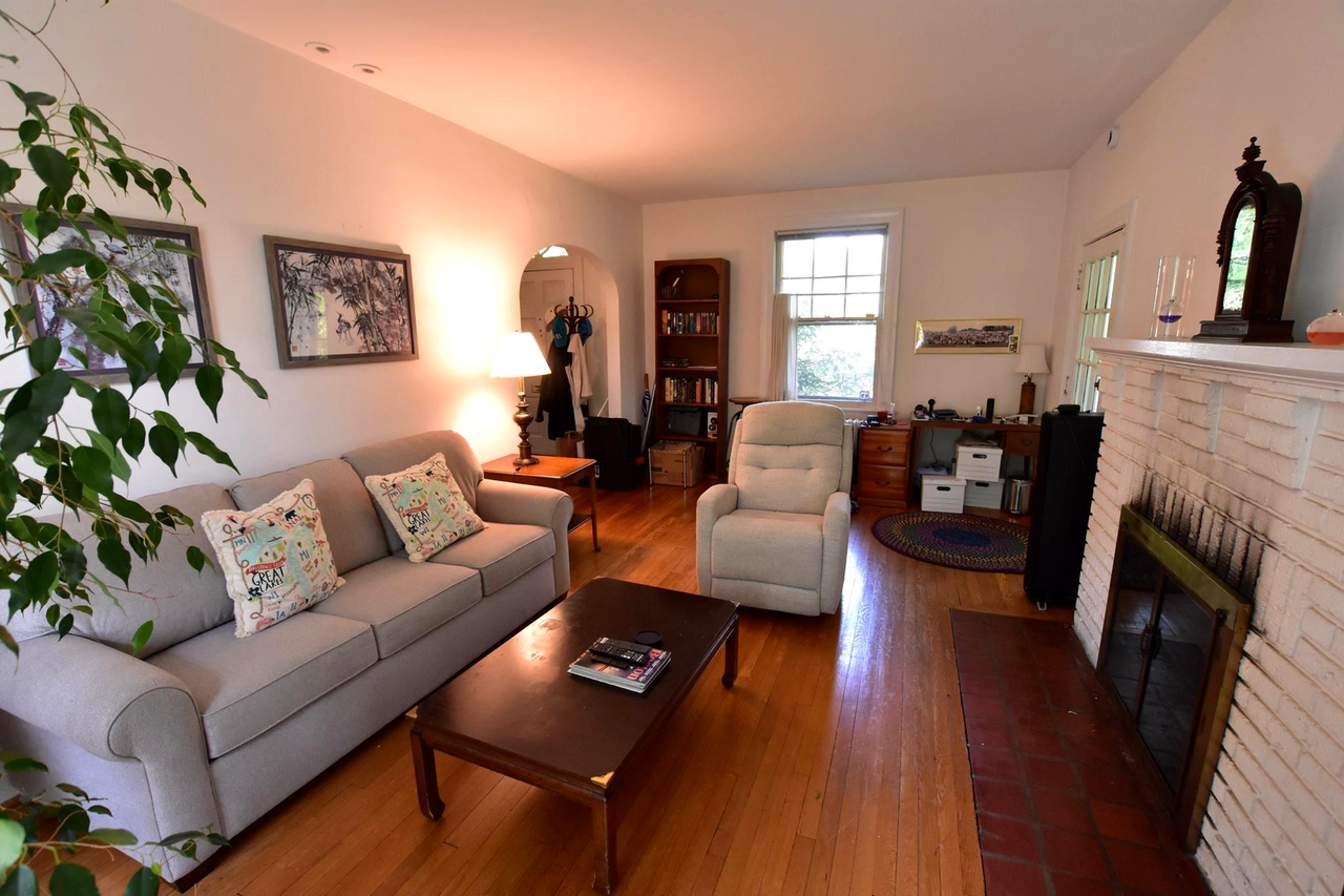 1300 Noyes Dr - Photo 2 of 30