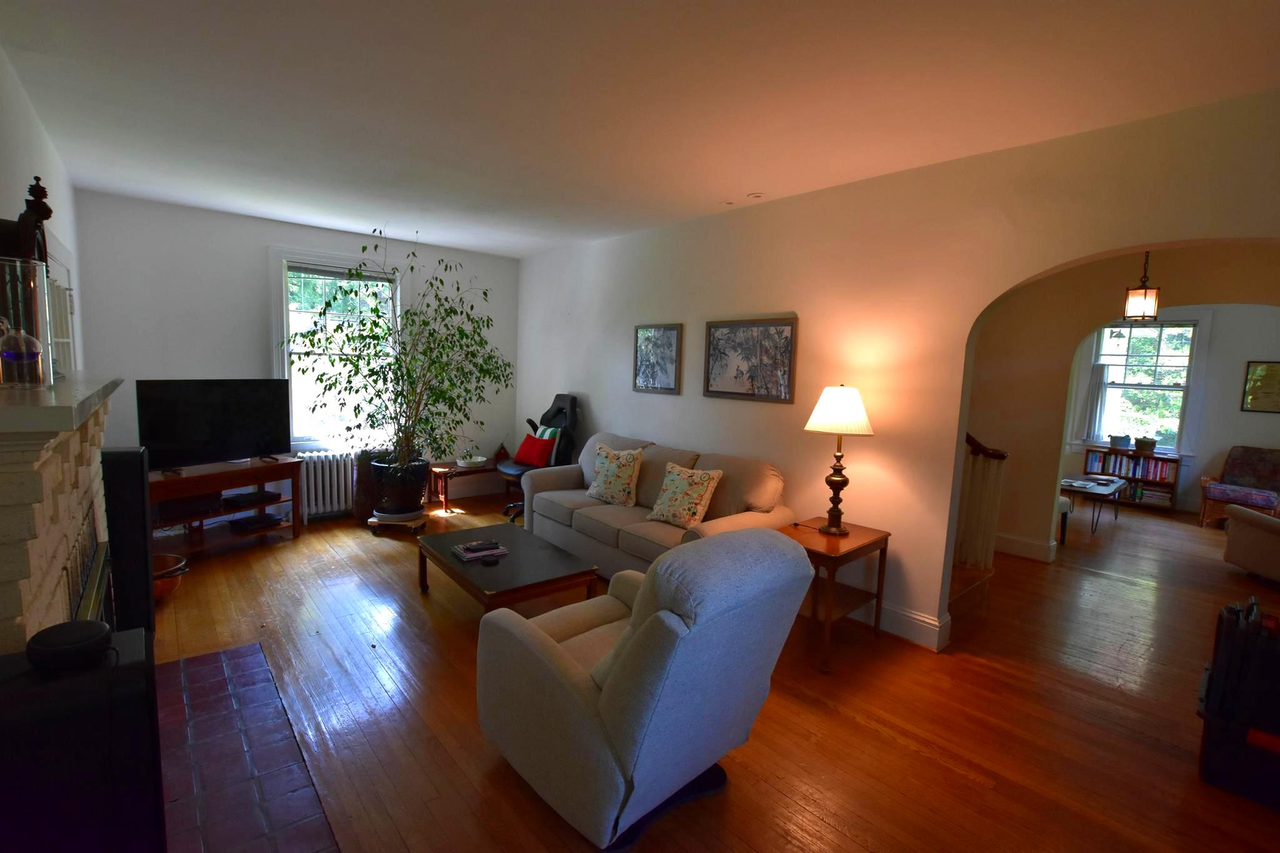 1300 Noyes Dr - Photo 3 of 30