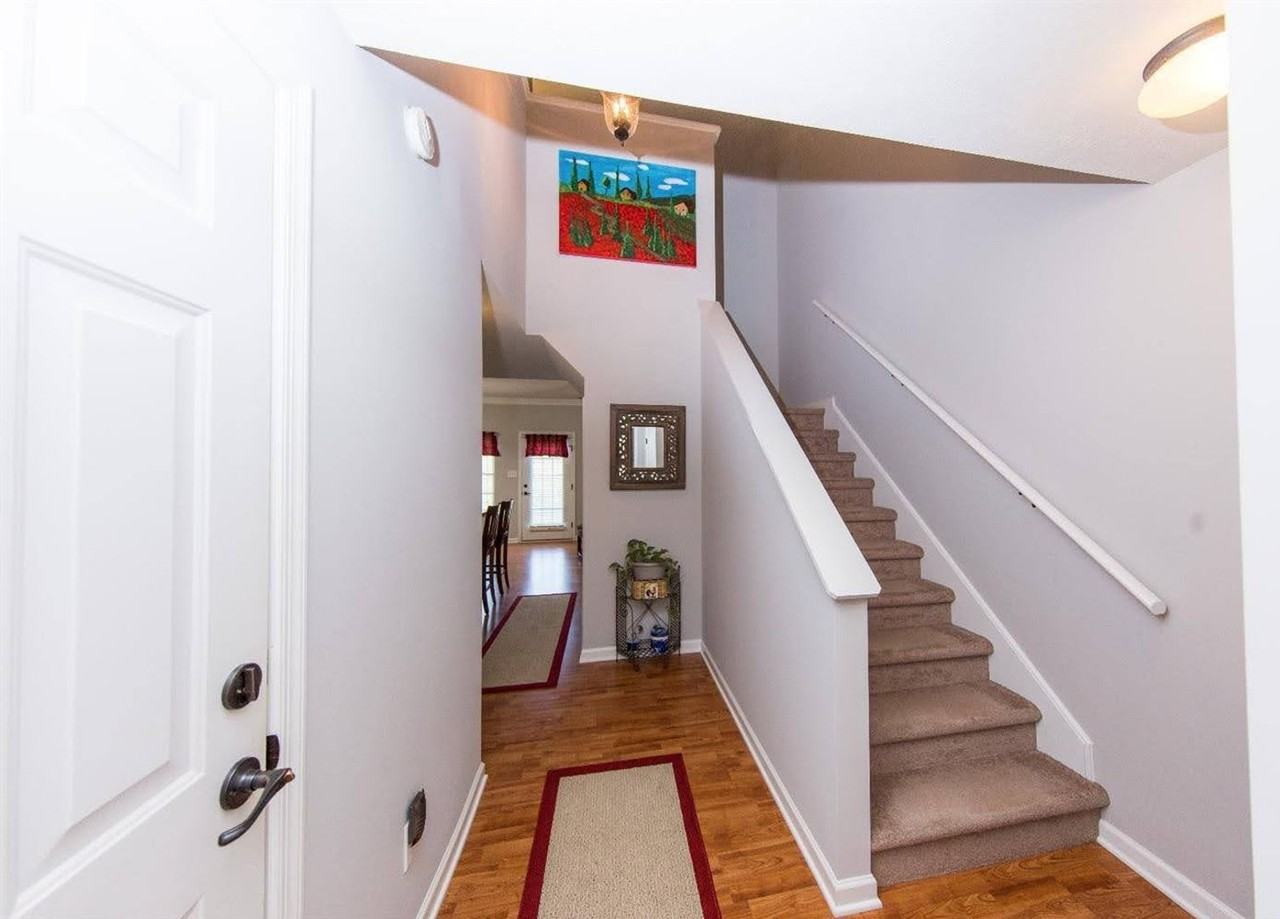 89 Catherine Ct - Photo 2 of 12