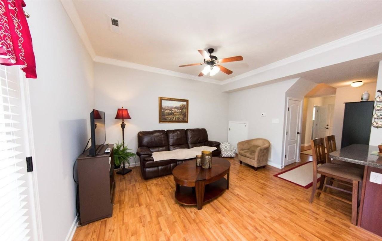 89 Catherine Ct - Photo 3 of 12