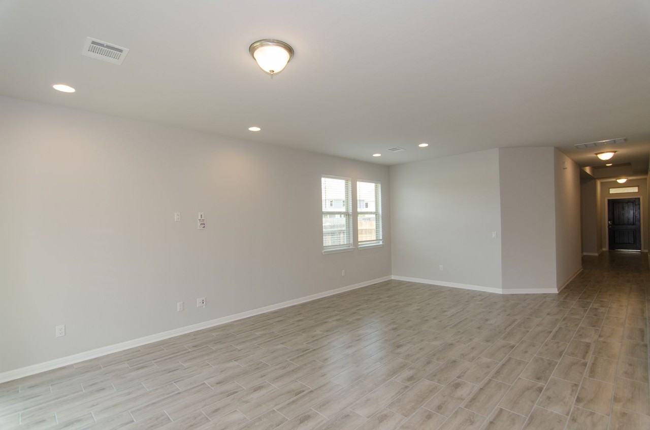 905 Olive Creek Dr - Photo 6 of 41
