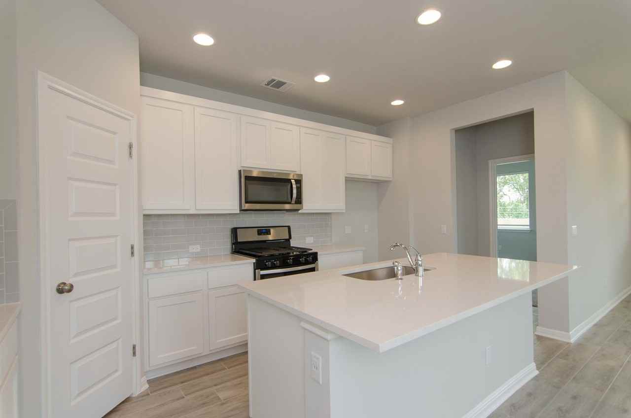 905 Olive Creek Dr - Photo 7 of 41