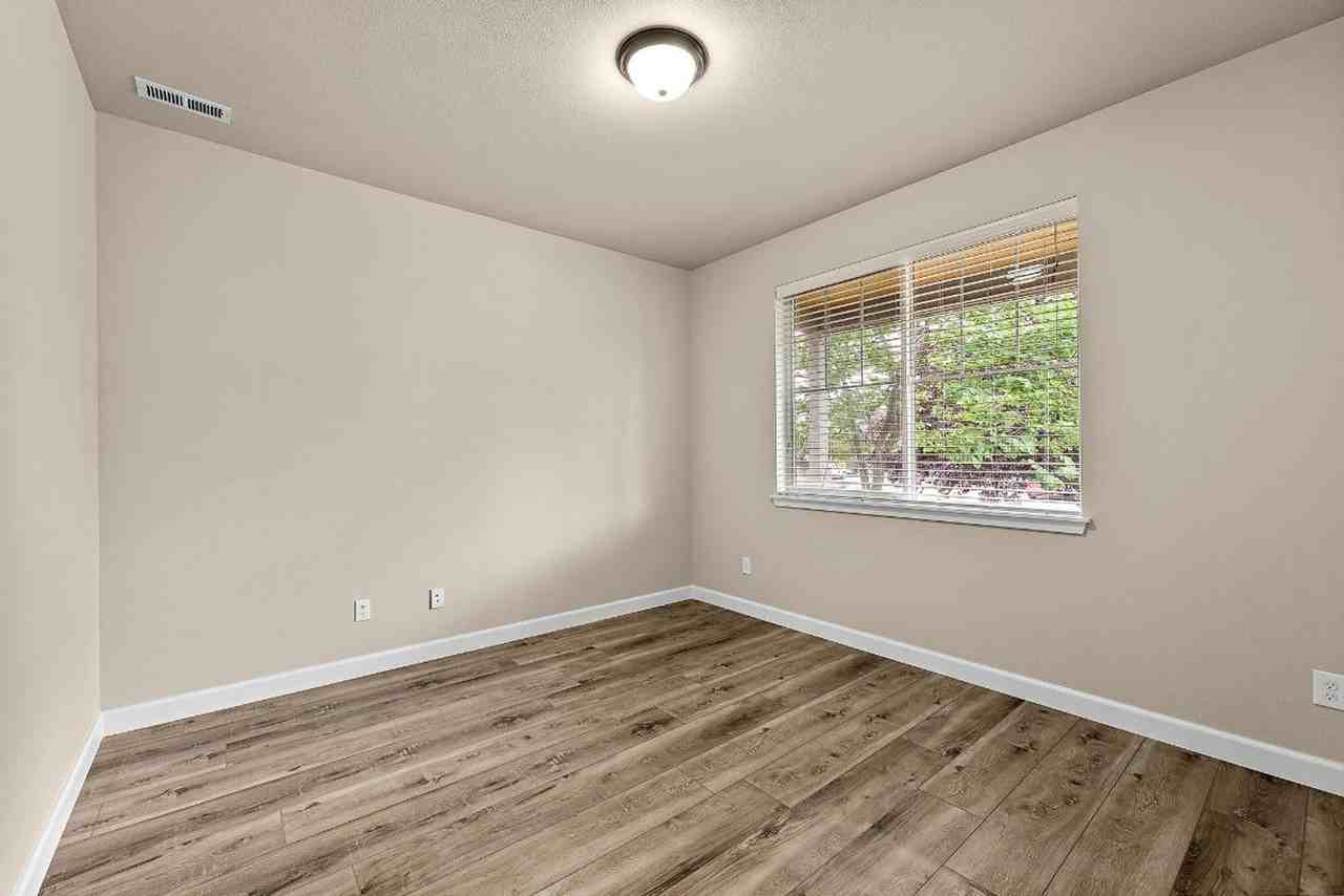 15592 Chad Dr Se - Photo 5 of 50