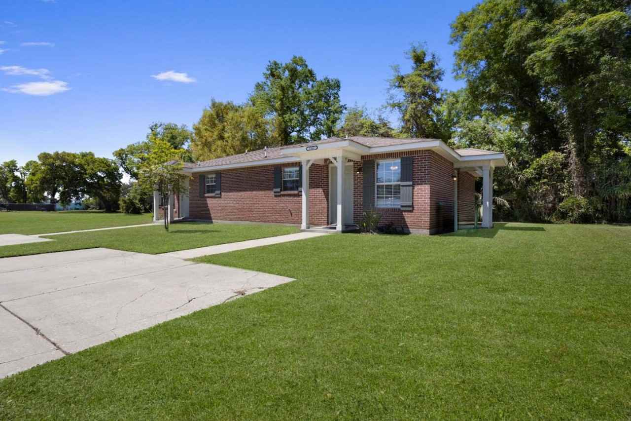 233 Palmetto Ln - Photo 2 of 26