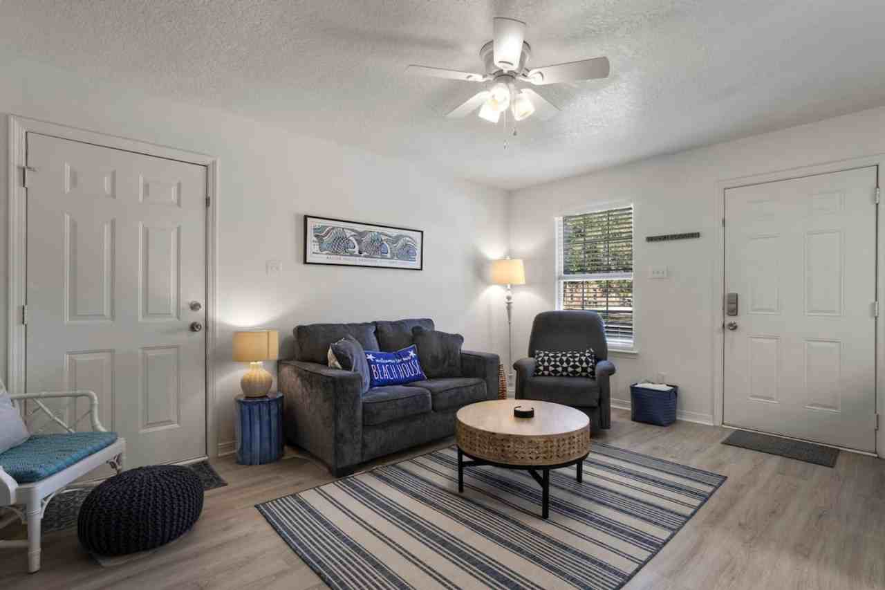 233 Palmetto Ln - Photo 5 of 26