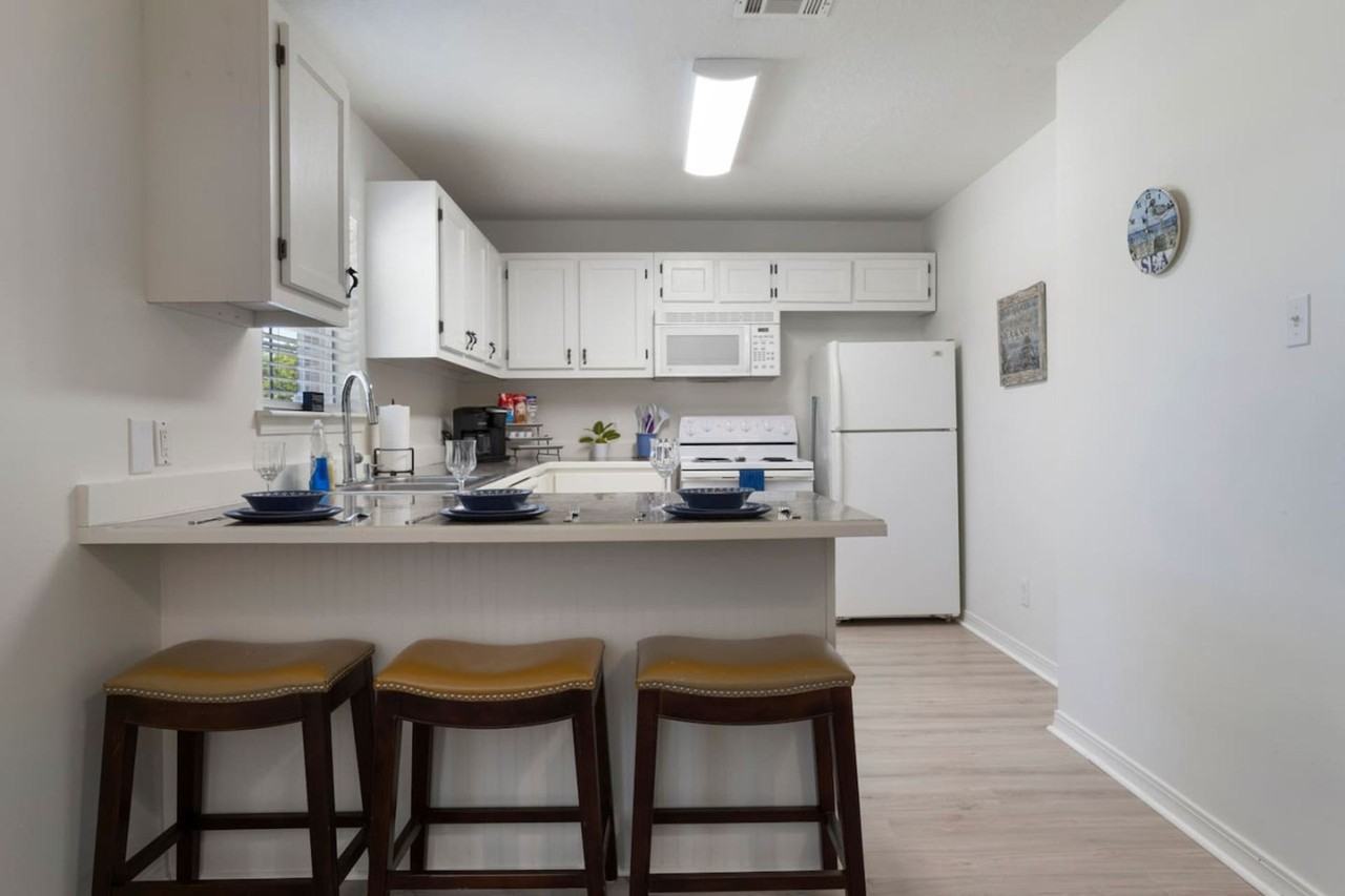 233 Palmetto Ln - Photo 6 of 26