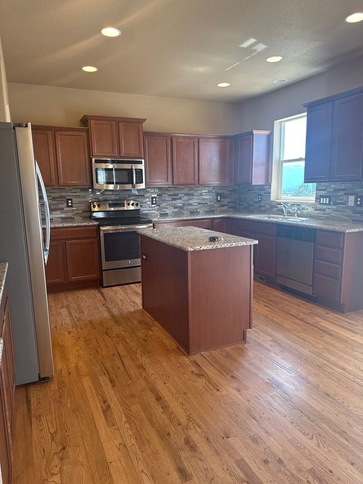 10732 Echo Canyon Dr - Photo 4 of 26