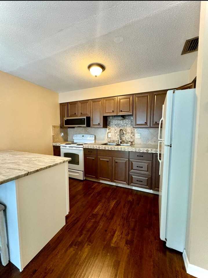 4355 Tahitian Gardens Cir #D - Photo 7 of 11
