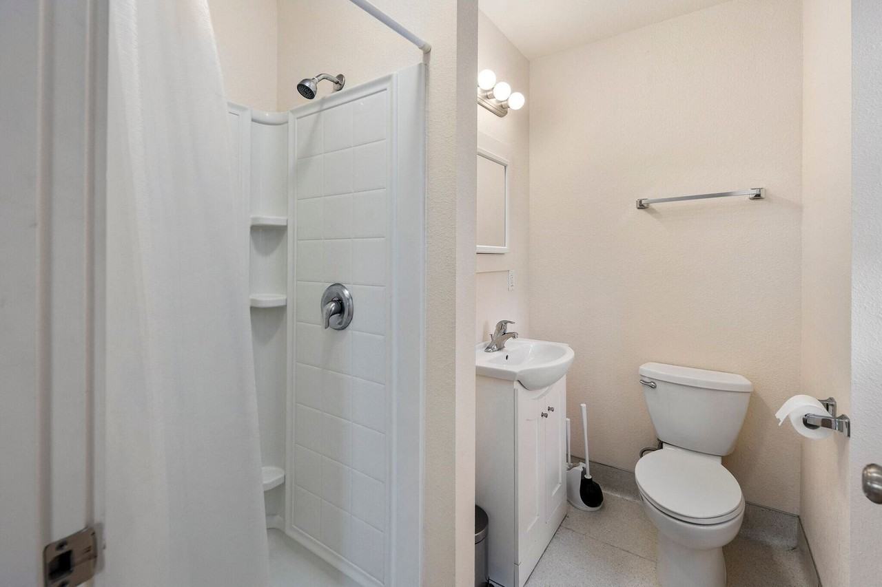 Hudson House - Photo 4 of 8