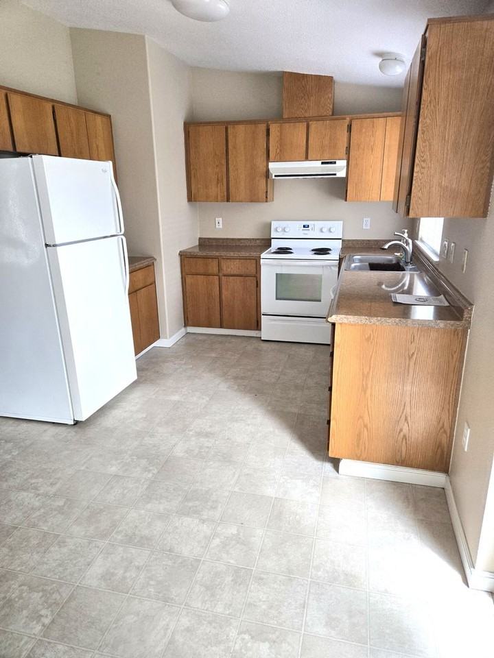 415 Hilda St - Photo 2 of 11