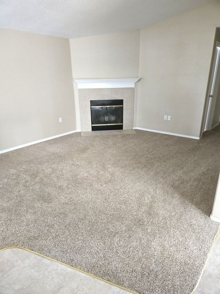 415 Hilda St - Photo 3 of 11