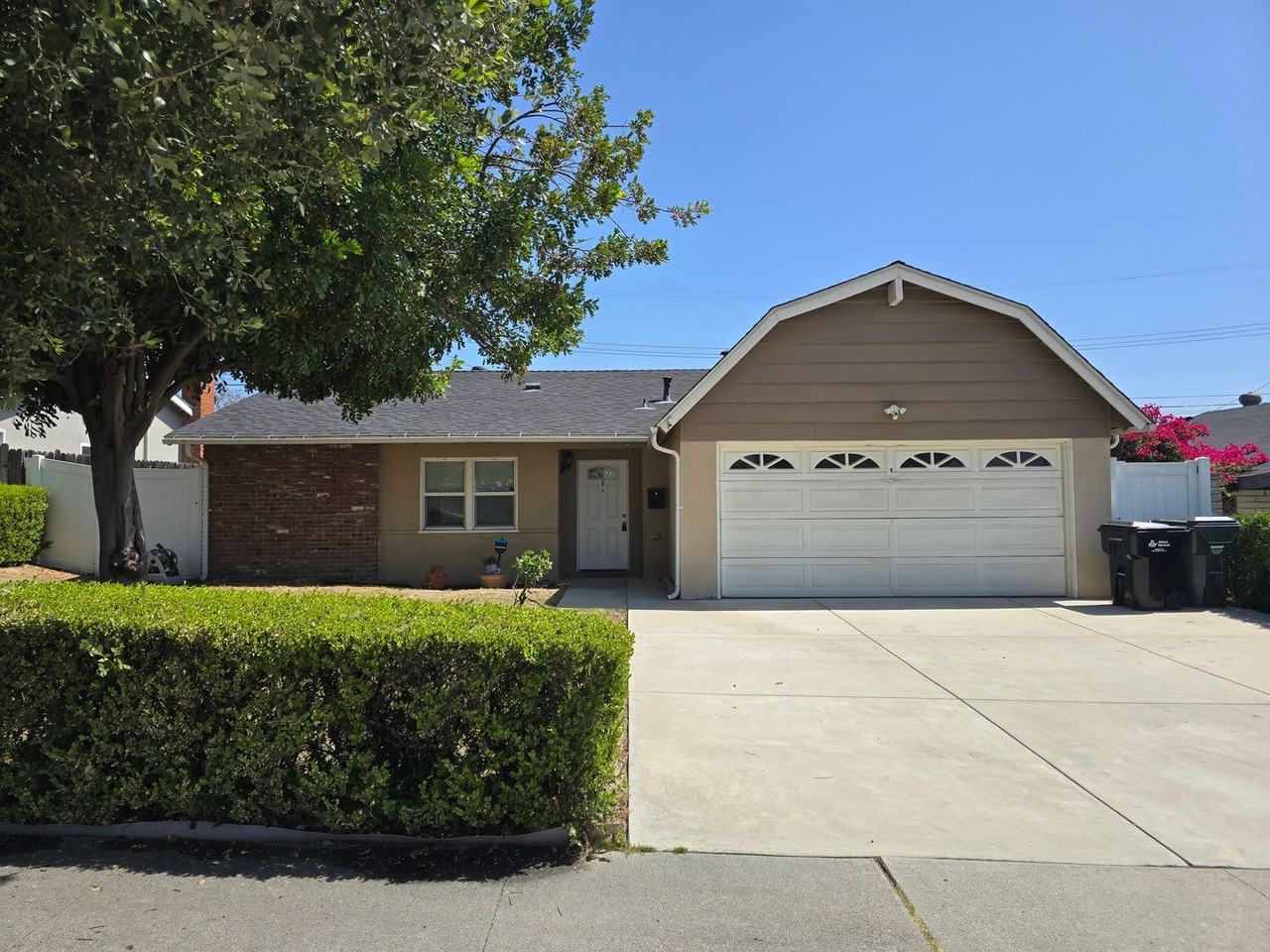 3012 E Hollingworth St