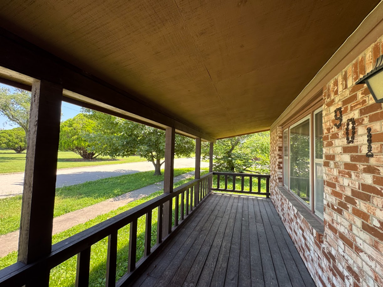 901 W Chestnut St - Photo 2 of 30