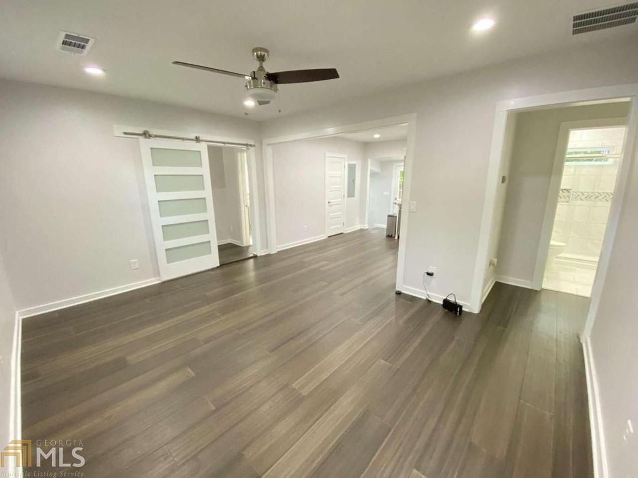 1127 Dobbs Dr Se - Photo 4 of 20