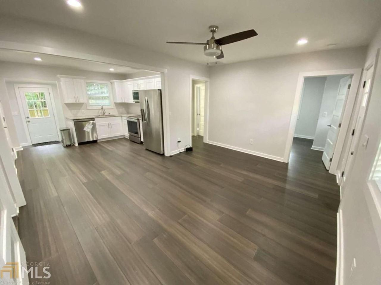 1127 Dobbs Dr Se - Photo 5 of 20