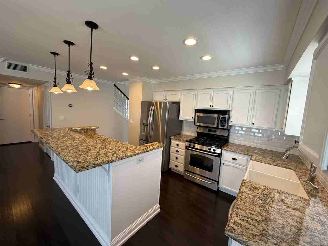 430 Carnation Pl - Photo 7 of 34