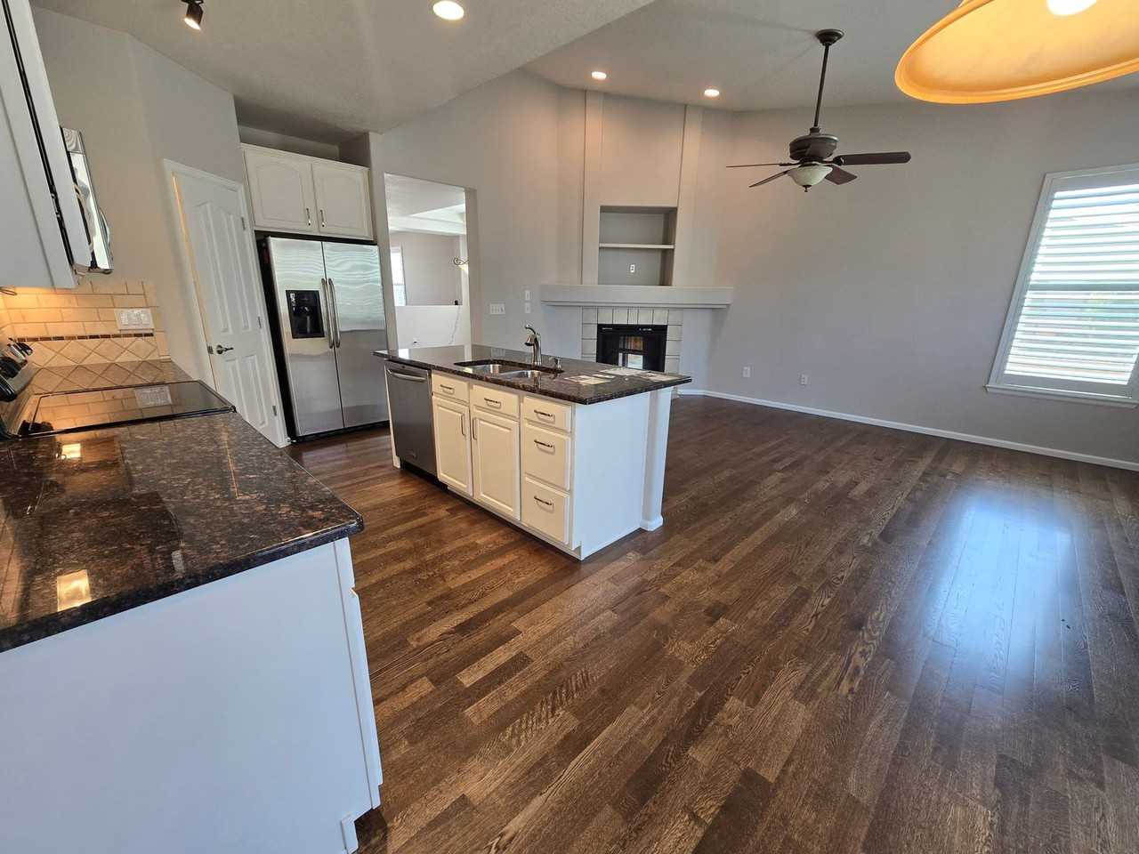 1927 Rannoch Dr - Photo 3 of 32