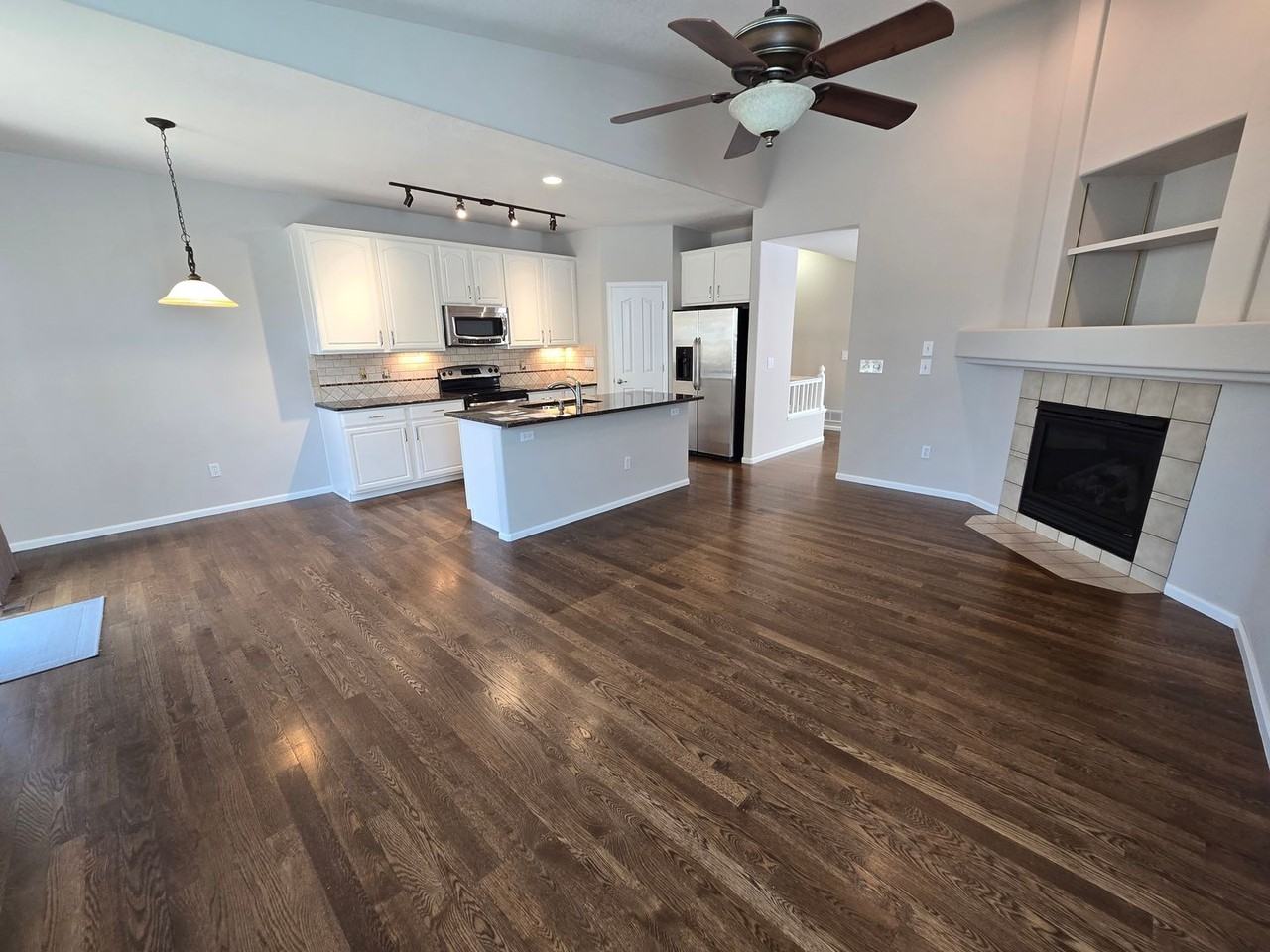 1927 Rannoch Dr - Photo 4 of 32