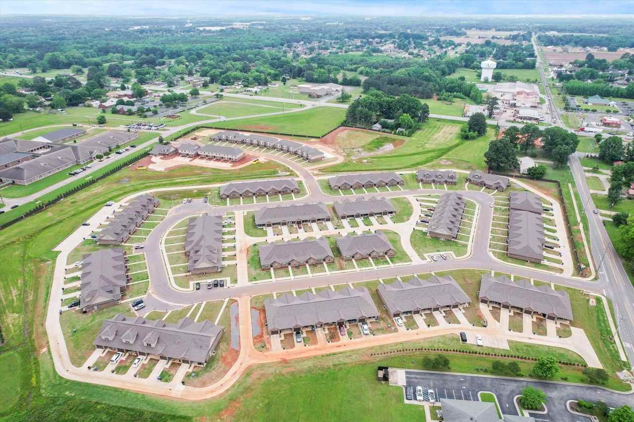 16129 Cohen Dr - Photo 6 of 34