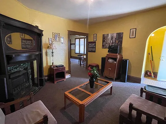 912 W Hadley St - Photo 2 of 6