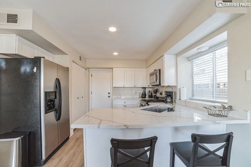 884 Carnival Ave - Photo 3 of 11