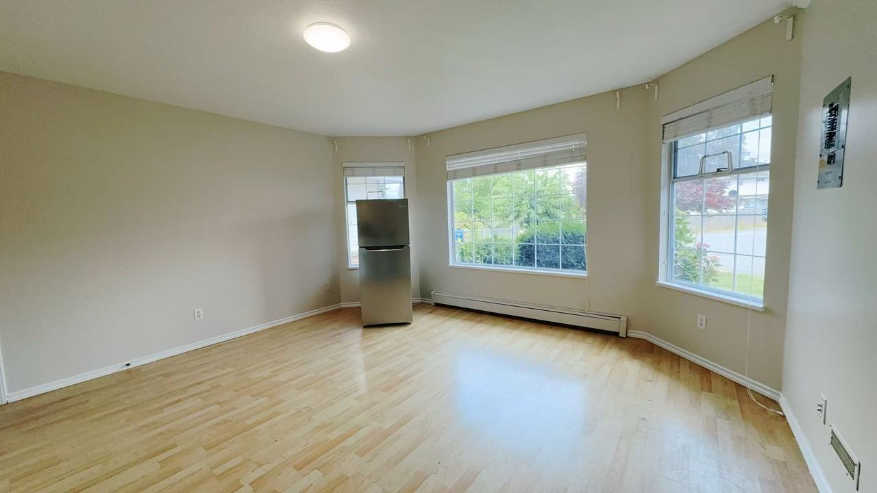 15565 95A Avenue - Photo 3 of 11