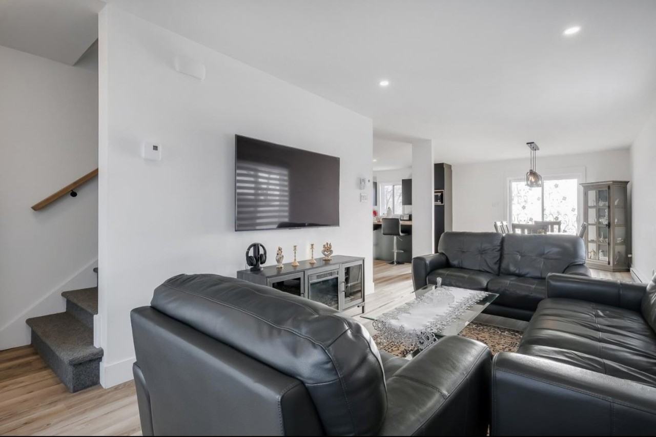 1168 Rue Jean-Béliveau - Photo 2 of 24