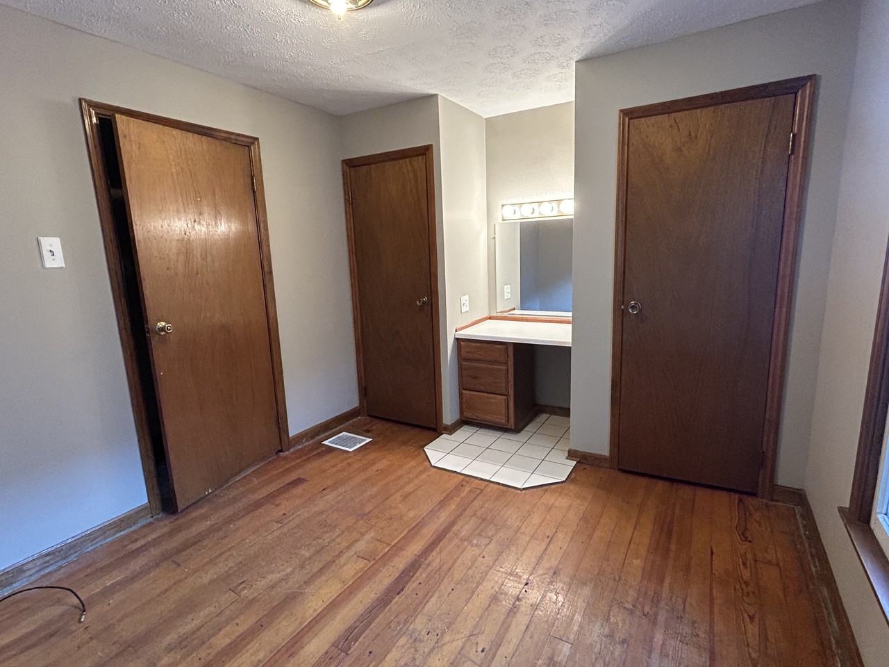 338 N Poplar St #NA - Photo 4 of 8