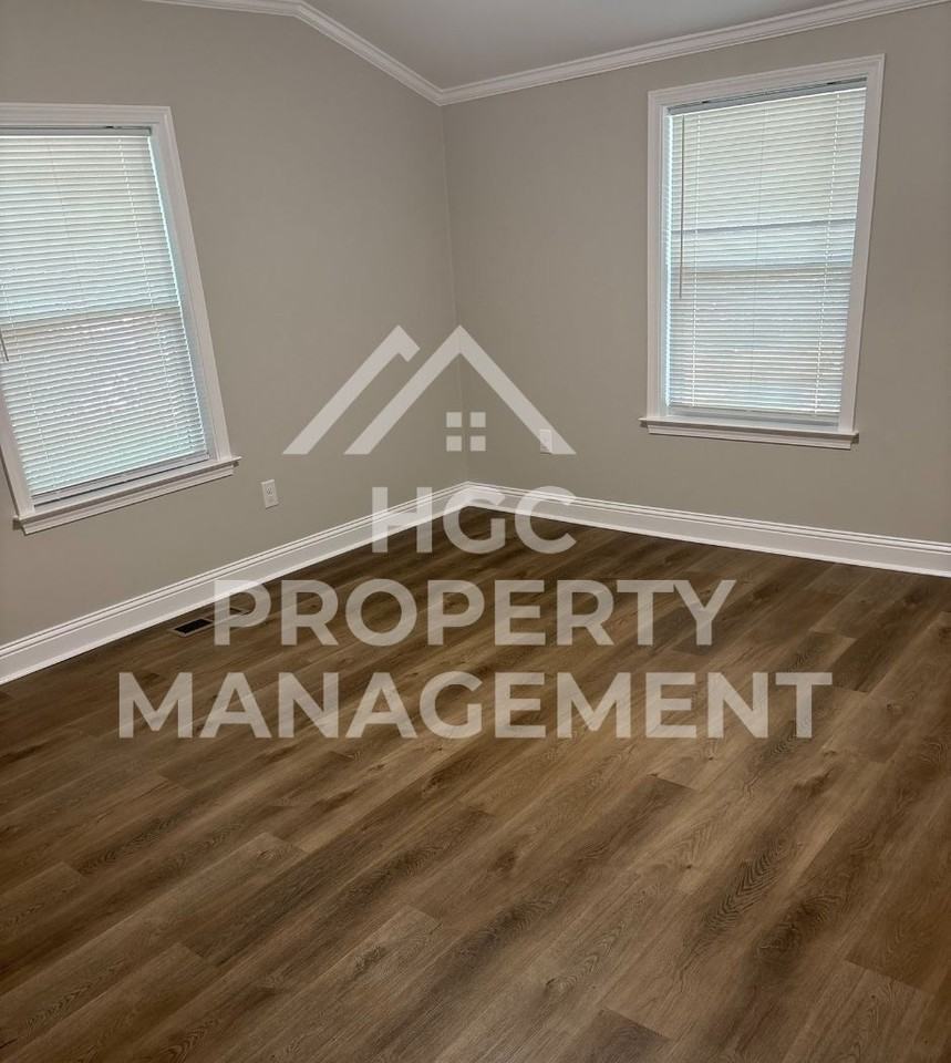 104 E Adams St #NA - Photo 2 of 6