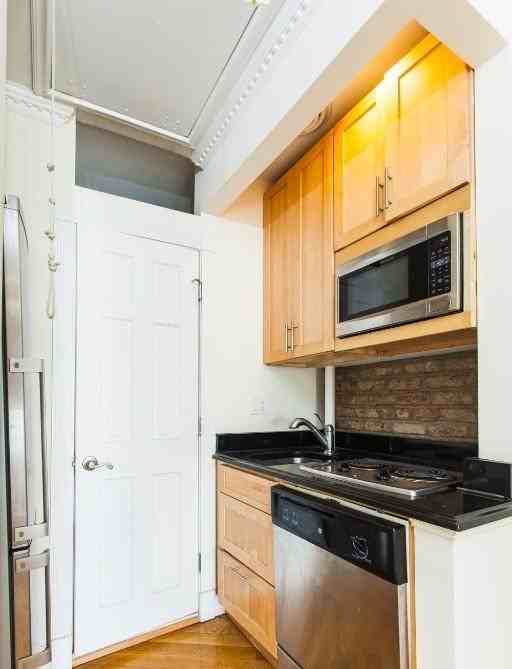 E 10th St #4 - Photo 3 of 5