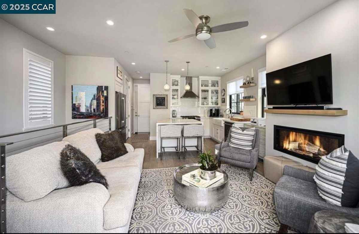 3075 Stonegate Dr ##A - Photo 2 of 8