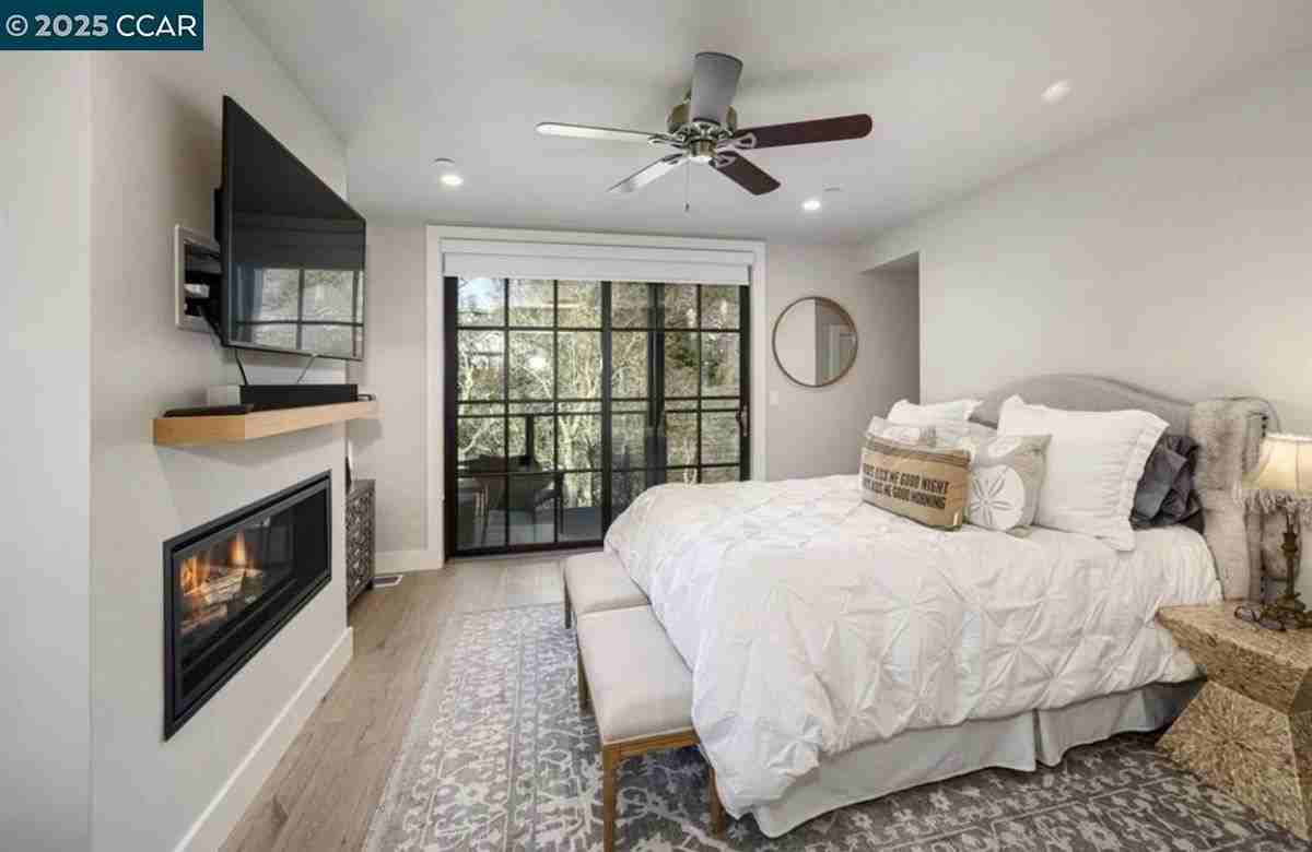 3075 Stonegate Dr ##A - Photo 3 of 8