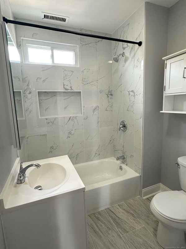 227 Newfield Ave ##229 - Photo 3 of 10