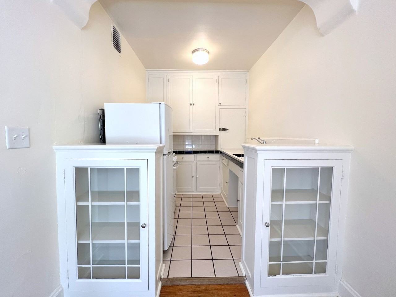 PARK REGENT (PAR01) - Photo 3 of 10