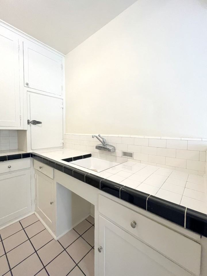 PARK REGENT (PAR01) - Photo 5 of 10