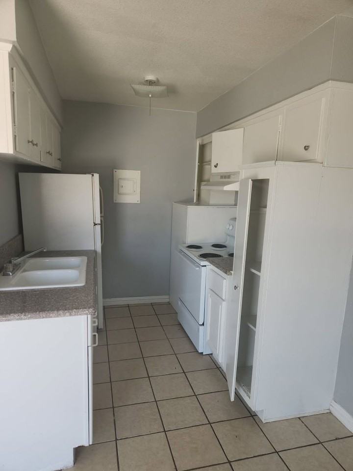 2539 Statz St - Photo 5 of 13