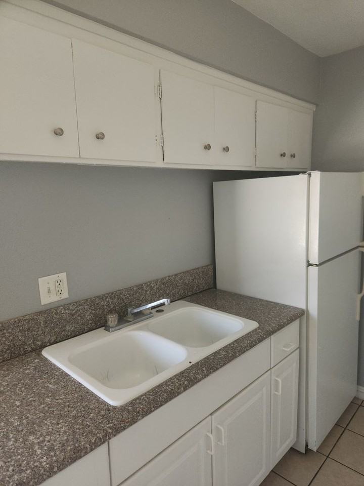 2539 Statz St - Photo 7 of 13