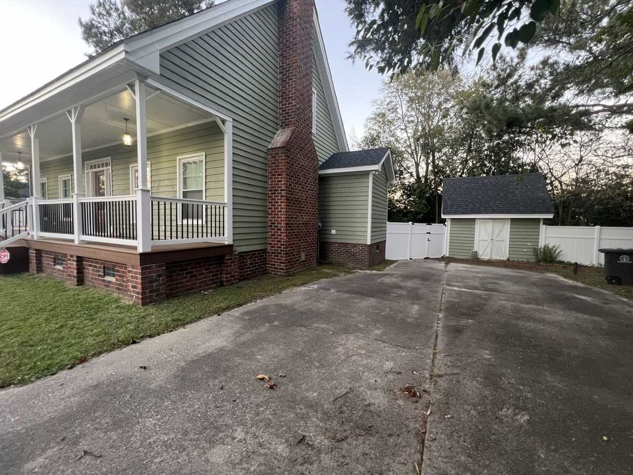 1804 Springdale Ln - Photo 3 of 17