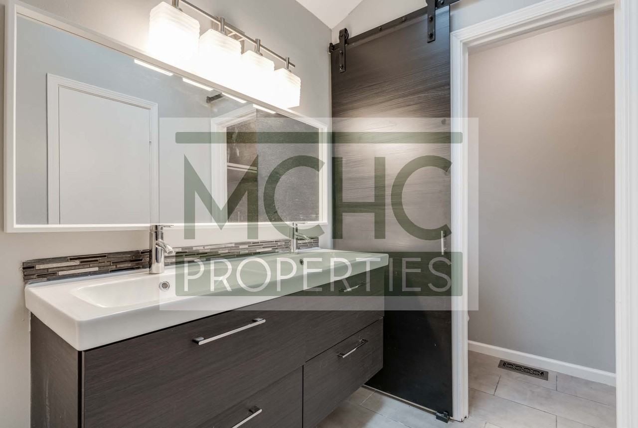 7837 W 112th St - Photo 2 of 40