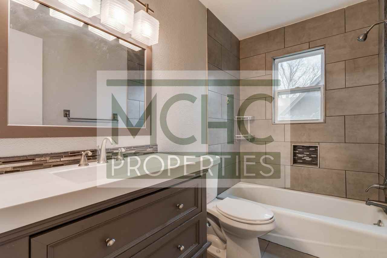 7837 W 112th St - Photo 4 of 40