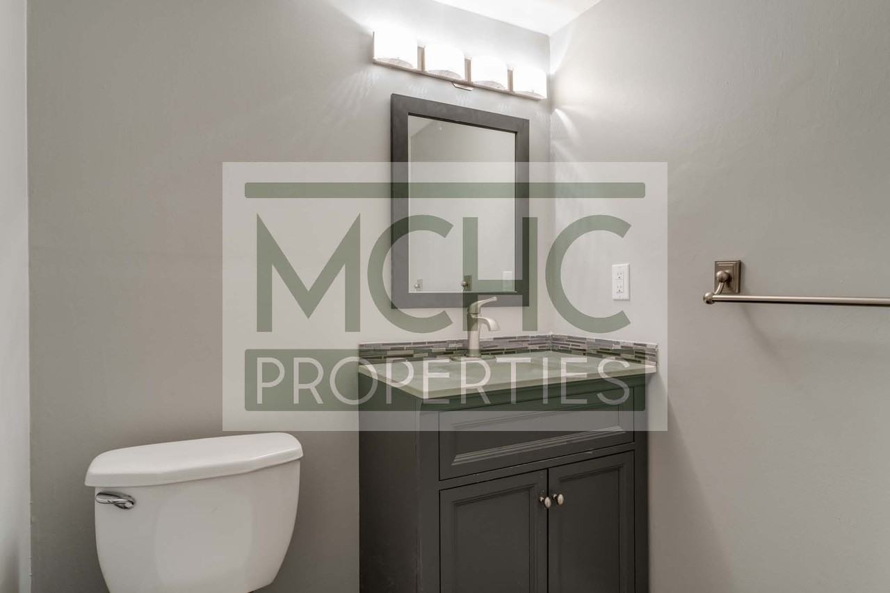 7837 W 112th St - Photo 4 of 40