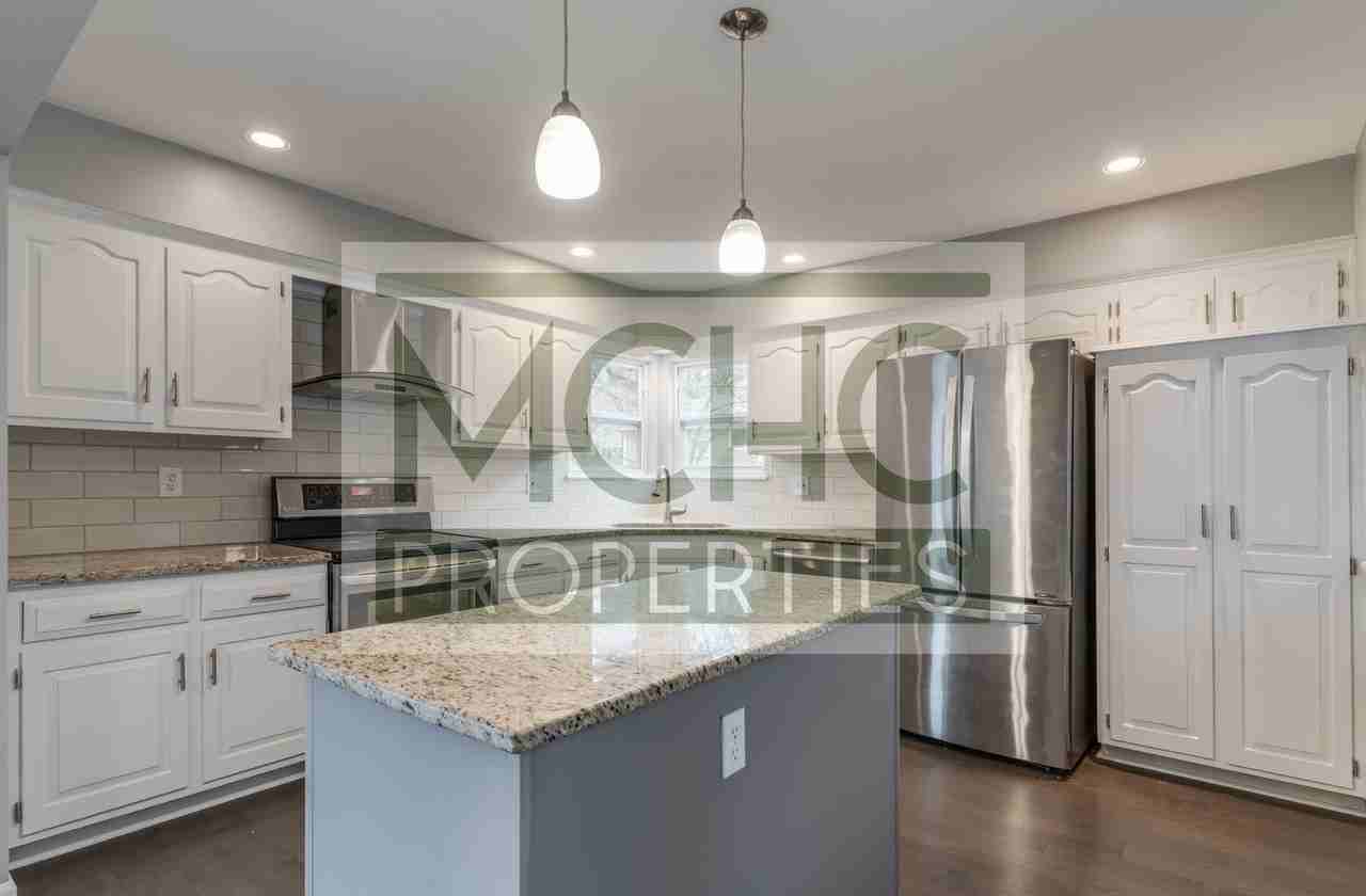 7837 W 112th St - Photo 4 of 40