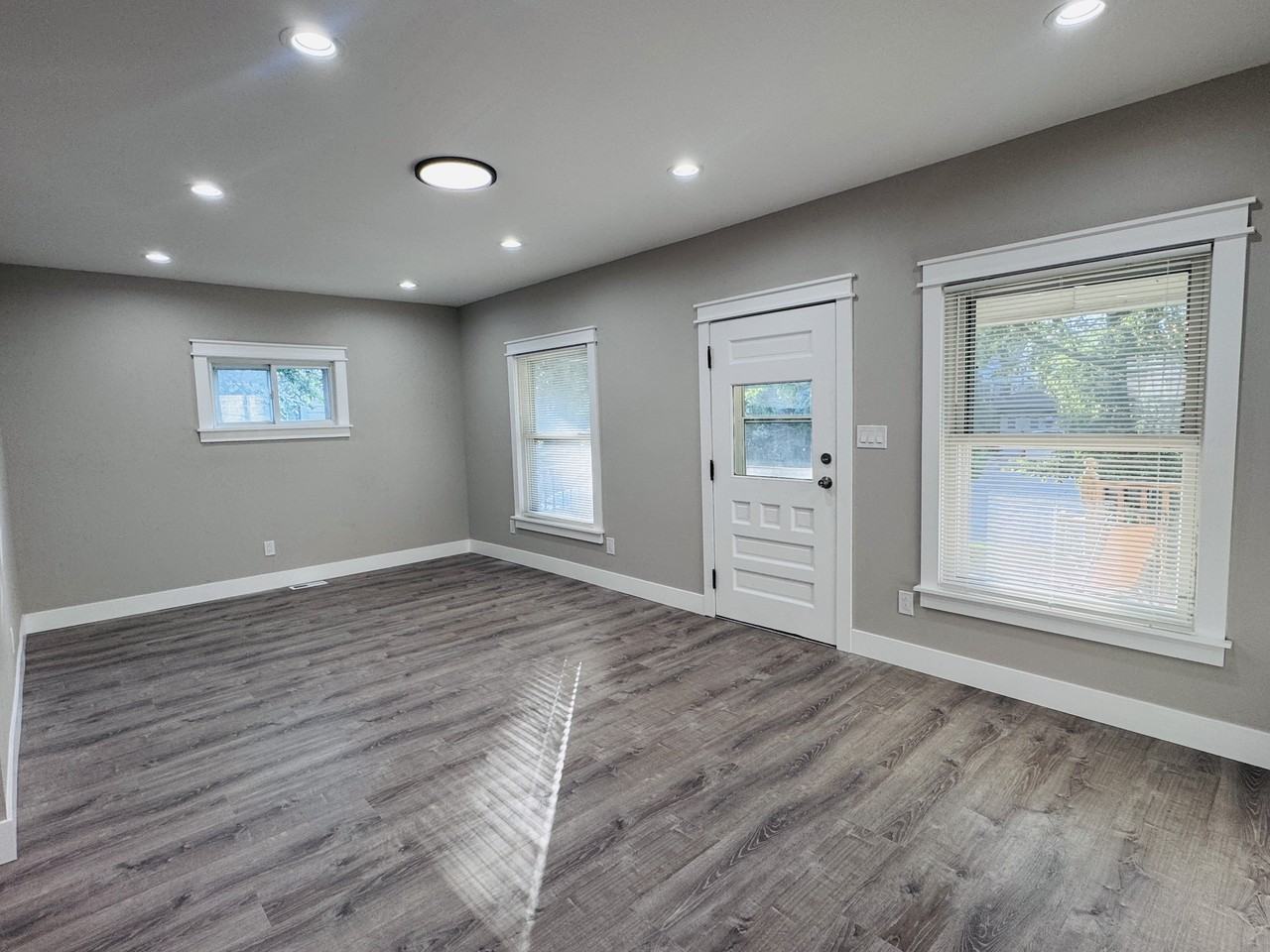 9809 Baltic Road - Photo 6 of 32