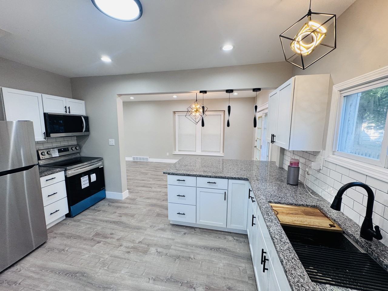 9809 Baltic Road - Photo 7 of 32