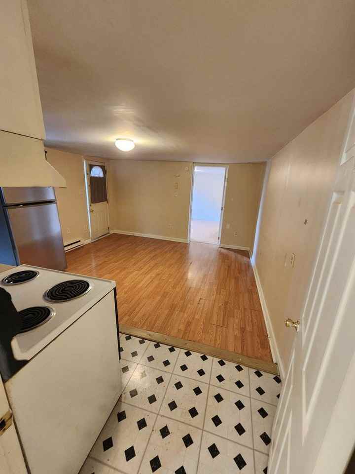 14 Coal St #B - Photo 3 of 16